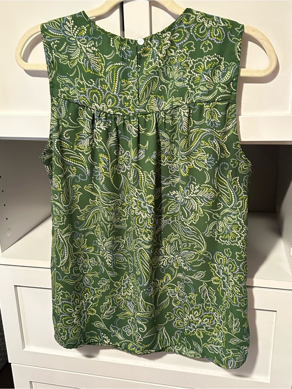 Green Paisley Sleeveless Blouse | Medium - Picture 7 of 9